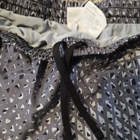 Under Armour Shorts - Picture 3 of 7